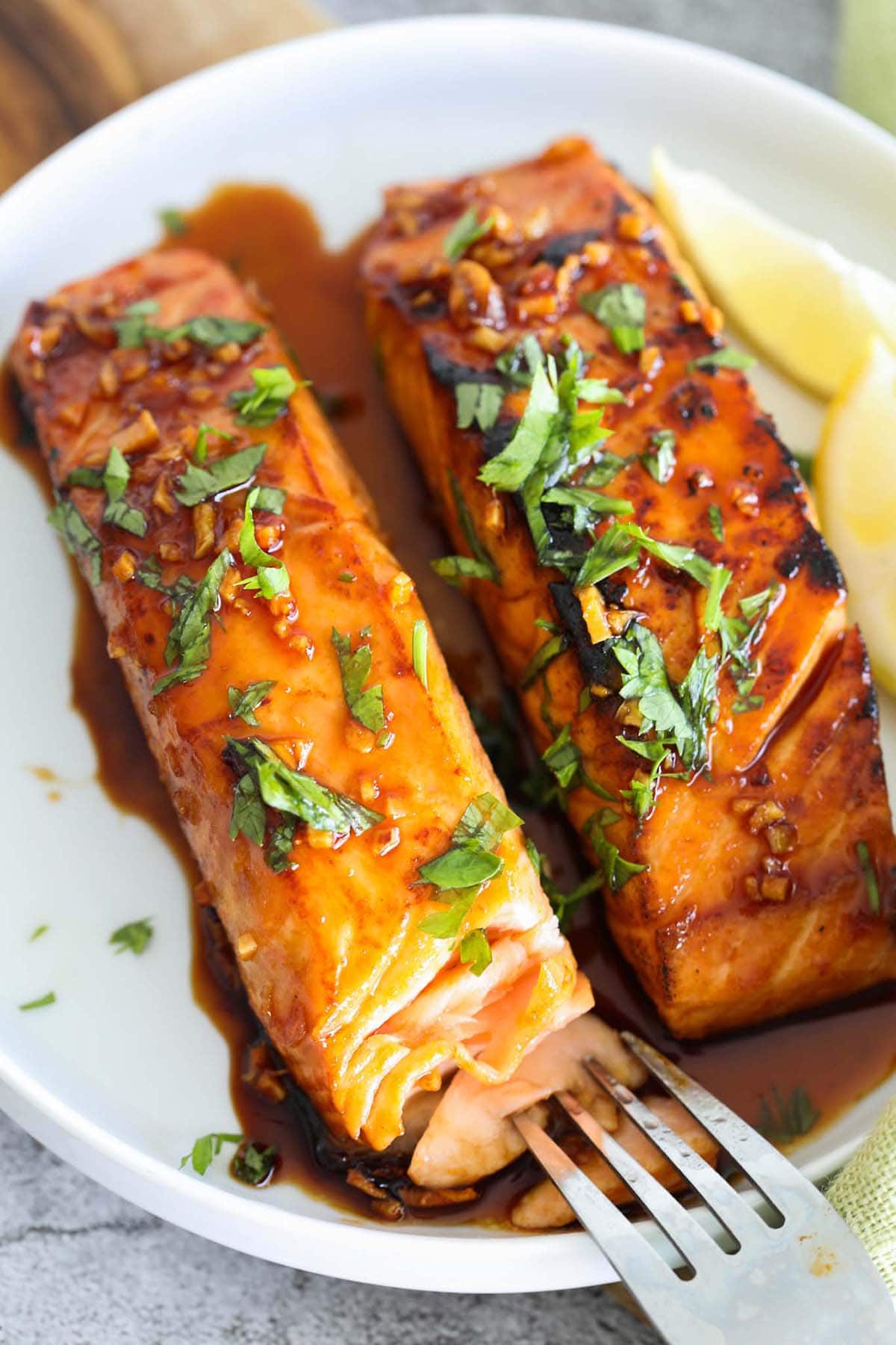 Salmon glaze recipe with honey, sriracha and salmon.